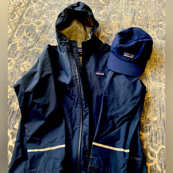 Patagonia youth Torrentshell rain jacket, size XL. - Picture 1 of 1